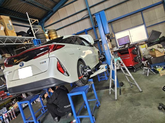 トヨタ　プリウスＰＨＶ　アライメント電装系修理板金・外装補修保険修理　ローダウン積載車完備　レッカーレンタカー完備代車１５台岡崎市愛知県三河尾張名古屋豊田市安城市西尾市碧南市蒲郡市豊橋市浜松市みよし東郷町小牧市刈谷市大府市東海市一宮市豊川