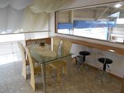 明るい店内です。整備のご依頼時はお気軽にご来店下さい。