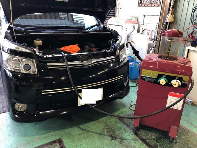愛知県　春日井市　トヨタ　ヴォクシー　エンジンオイル交換