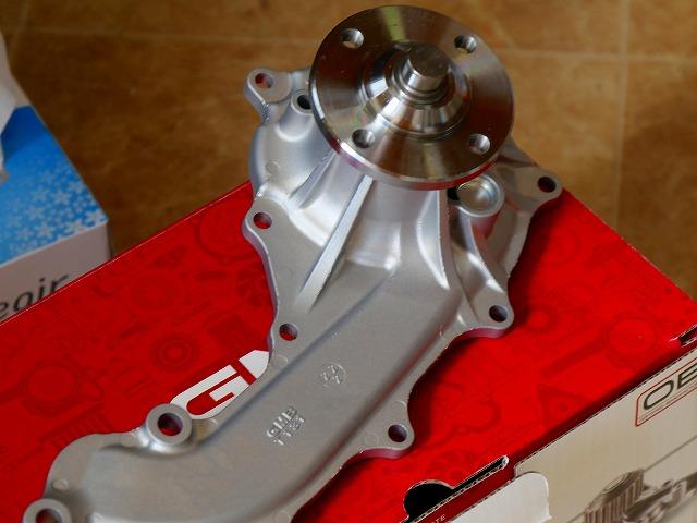 ハイエース　バン　２００系　クーラント　冷却水　漏れ　垂れ　　ピンク　ウォーターポンプ　安く　交換　修理　整備　メンテンナス　名古屋市　天白区　