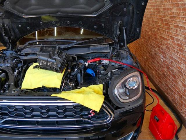 名古屋市　中村区　ミニ　クロスオーバー　バッテリー　交換　　バッテリー交換　ＭＩＮＩ　電装系修理　AGMバッテリー　安い　名古屋市　天白区　外車　輸入車　テスター