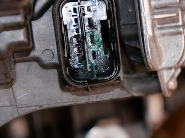 愛知県　名古屋市　天白区　ＢＭＷ　１シリーズ　　F20　118D　ヘッドライト　レンズ　内側　水　水滴　結露　曇り　対策　修理　水侵入　水入り　スモールライト　デイライト異常　モジュール交換　ライト・ウィンカー類修理・整備　結露対策　BMW