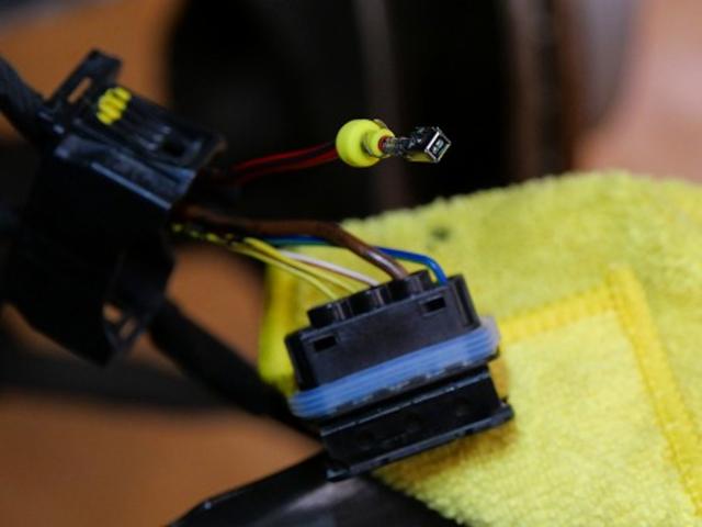 愛知県　名古屋市　天白区　ＢＭＷ　１シリーズ　　F20　118D　ヘッドライト　レンズ　内側　水　水滴　結露　曇り　対策　修理　水侵入　水入り　スモールライト　デイライト異常　モジュール交換　ライト・ウィンカー類修理・整備　結露対策　BMW