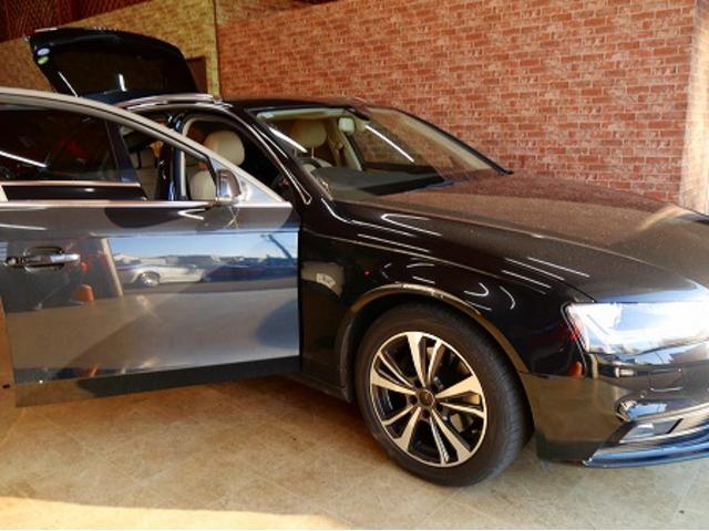 名古屋市　天白区　緑区　名東区　守山区　昭和区　瑞穂区　AUDI　アウディ　Ａ４アバント　8K　天井　天張り　布　生地　垂れ　浮き　剥がれ　張替　アウディ　ルーフライニング　ルーフ　内装補修・修理　外車　輸入車　無料代車