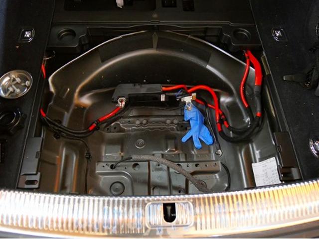 名古屋市　天白区　バッテリー交換　アウディ　Ａ５スポーツバック　電装系修理　持ち込み　名古屋市　天白区　外車　輸入車　整備　メンテナンス　修理　AGMバッテリー　バッテリー上がり　交換