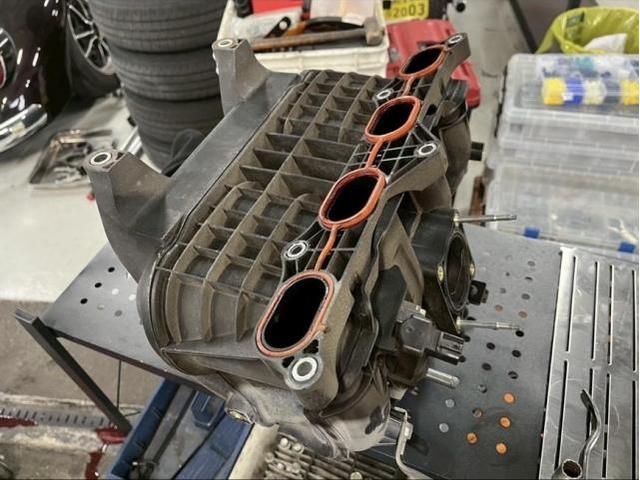 【トヨタ　ハイラックスサーフ】冷却水　クーラント　水漏れ　ウォーターバイパスパイプ　インテークマニホー　修理　愛知県　知多市　autosalon Whips　オートサロンウィップス　東海　常滑　半田　知多半島　整備　修理　メンテナンス　点検