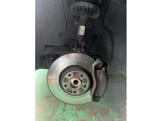 メルセデス・ベンツ　Ｖクラスマイバッハ仕様　ブレーキパッド交換　ディスクローター交換
清須市　稲沢市　一宮市　名古屋市　西区　北区　中川区　あま市　緑区　天白区　港区