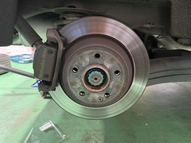 メルセデス・ベンツ　Ｖクラスマイバッハ仕様　ブレーキパッド交換　ディスクローター交換
清須市　稲沢市　一宮市　名古屋市　西区　北区　中川区　あま市　緑区　天白区　港区