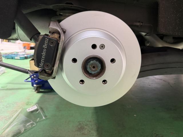 メルセデス・ベンツ　Ｖクラスマイバッハ仕様　ブレーキパッド交換　ディスクローター交換
清須市　稲沢市　一宮市　名古屋市　西区　北区　中川区　あま市　緑区　天白区　港区