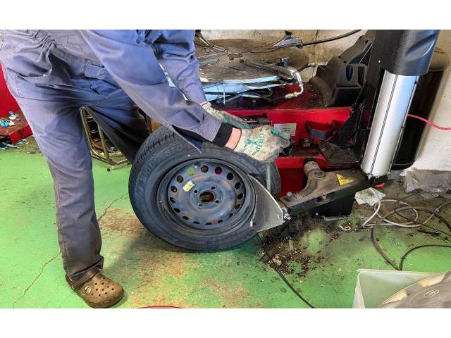 日産　ノート　外装品　フロントタイヤ組み換え　ローテーション　バッテリー交換
清須市　稲沢市　一宮市　名古屋市　中村区　西区　北区　中川区　あま市　緑区　天白区　港区