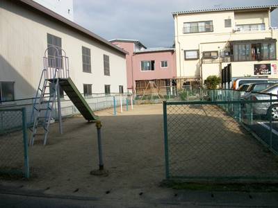 隣が公園です！