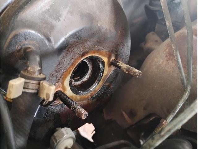 いすゞ ビッグホーン ブレーキオイル漏れ 修理 マスターシリンダー交換