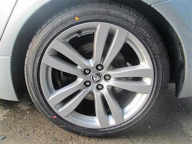 ジャガーXJ タイヤ交換！！（275/40R19）｜グーネットピット