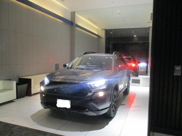 トヨタ　ＲＡＶ４！！新車販売！！納車前、ドライブレコーダー（前後カメラ）取付け！！