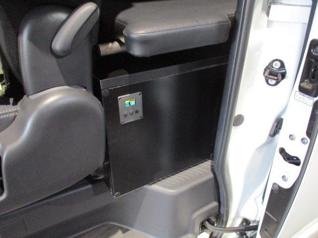 トヨタ　ハイエース！！車中泊仕様！！ＦＦヒーター・サブバッテリー・走行充電取付け！！