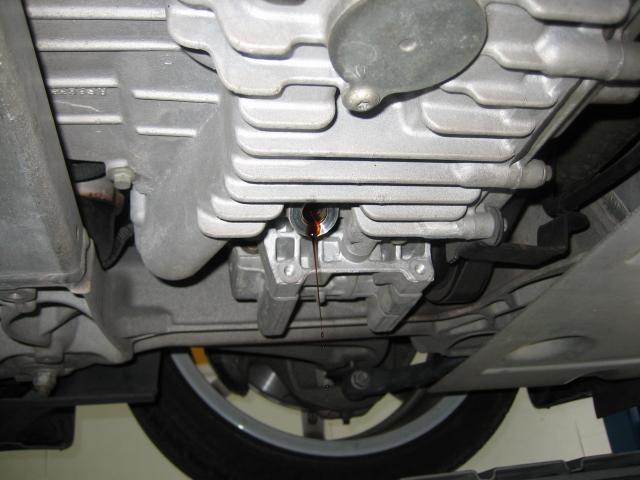アストンマーチン V8 ヴァンテージ　エンジンオイル・フィルター交換 | 岐阜　岐南　各務原　関　愛知　名古屋　滋賀 彦根 三重 鈴鹿 富山 石川 金沢 京都 大阪 修理 整備