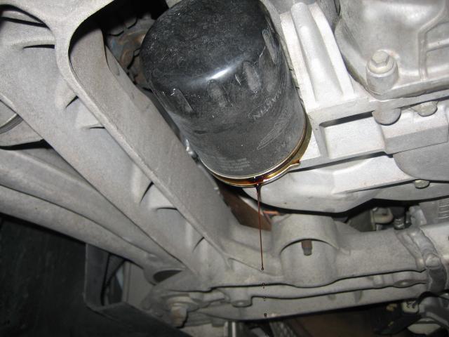 アストンマーチン V8 ヴァンテージ　エンジンオイル・フィルター交換 | 岐阜　岐南　各務原　関　愛知　名古屋　滋賀 彦根 三重 鈴鹿 富山 石川 金沢 京都 大阪 修理 整備
