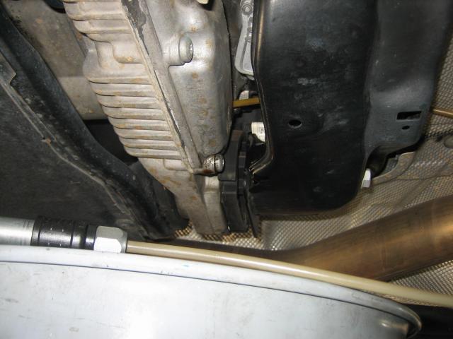 BMW X6 トランスファーオイル・フロント／リヤデフオイル交換｜岐阜　岐南　各務原　関　愛知　名古屋　滋賀 彦根 三重 鈴鹿 富山 石川 金沢 京都 大阪 修理 整備