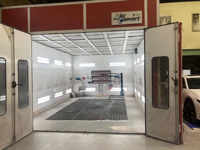 塗装ブースも完備！