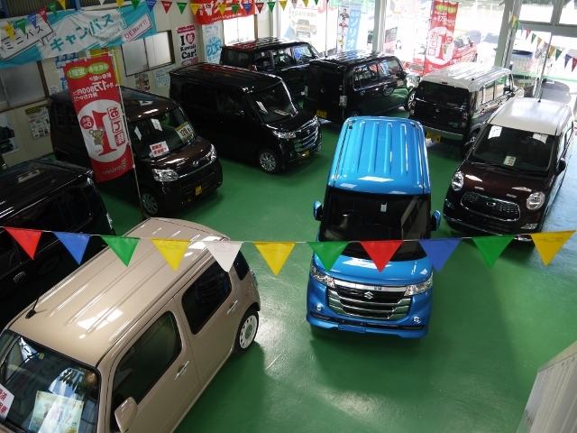 室内展示場です♪届出済未使用車が勢揃いしています♪