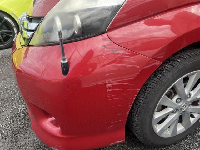 トヨタ　アイシス　板金・外装補修　塗装　ヘッドライト　くすみ除去　ベンツ　BMW　アウディ　マセラティ　ポルシェ　一宮市　稲沢市　北名古屋市　名古屋市　岩倉市　江南市　津島市　あま市　清須市