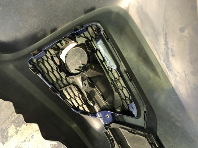 ホンダ　ステップワゴン　フロントバンパー鈑金塗装修理
