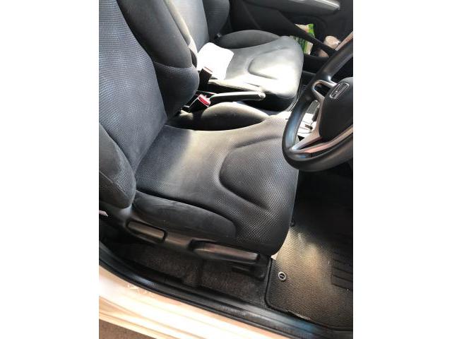 ホンダ　フィット　シートassy交換　オイル交換