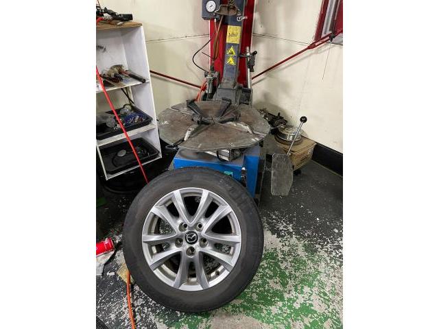 マツダ　アクセラ　タイヤ交換