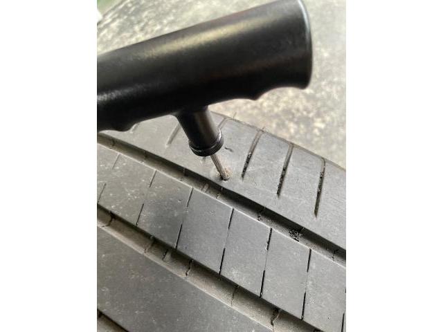 BMW 5クラス　パンク　修理