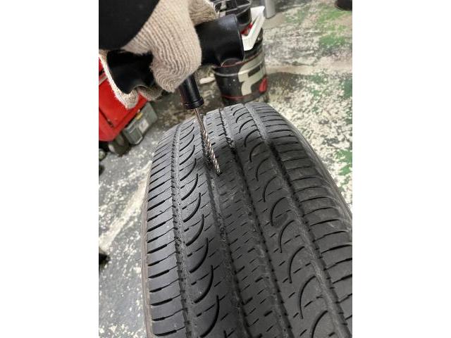 トヨタ　ハリアー　タイヤパンク　修理　オイル交換