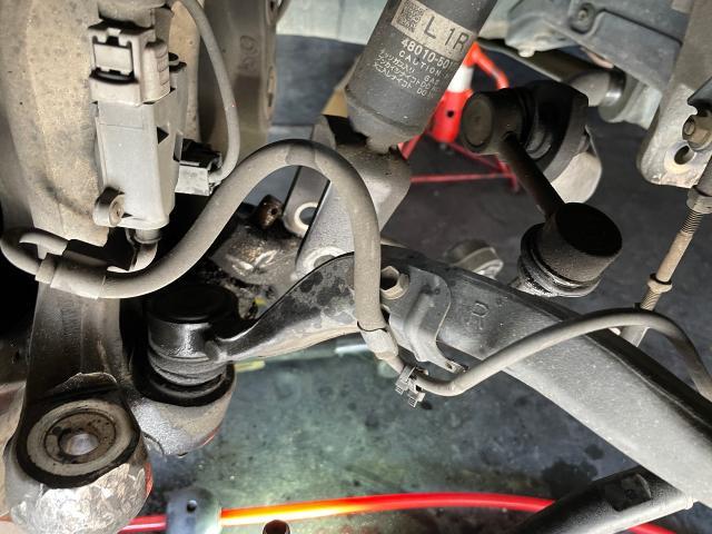 レクサスLS ロアーアーム交換