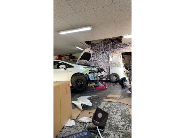 トヨタ　プリウス　キズ　修理　交換　車検等