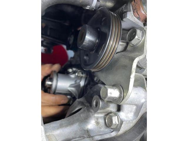 ダイハツ　ミラ　オルタネーター　ベルト交換　ウォーターポンプ交換