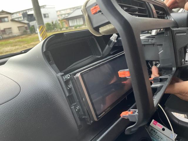 トヨタ　サクシード　ナビ取り付け
