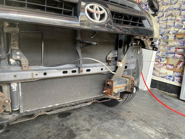 トヨタ　ハイラックスサーフ事故　修理　バッテリー交換