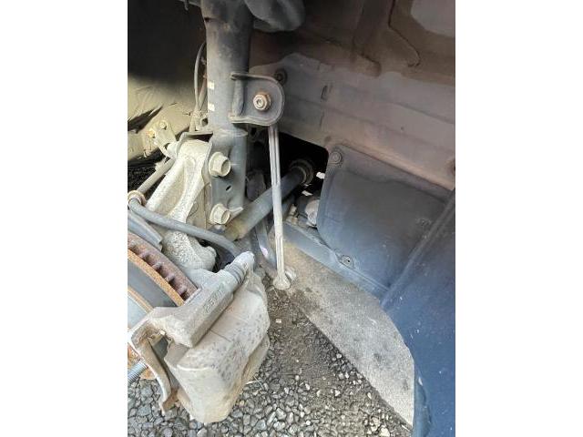 トヨタ　プリウス　ホイール・タイヤ交換　オイル交換。　エレメント交換