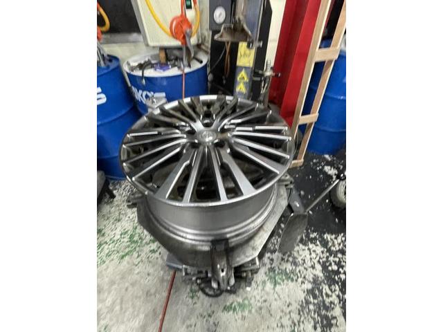 日産　エルグランド　ホイール・タイヤ交換