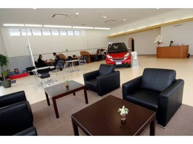 落ち着いた雰囲気のショールームで女性一人でも安心してご来店ください。