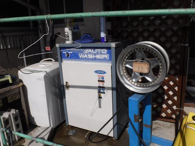 下廻り洗浄に欠かせない、温水スチーム洗浄機。家庭用ケルヒャーと一緒にしないでくださいね。