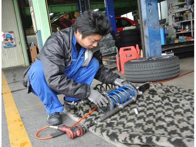 桑名四日市で車修理車検なら日進モータースへ～ボルボS60車高調取付～