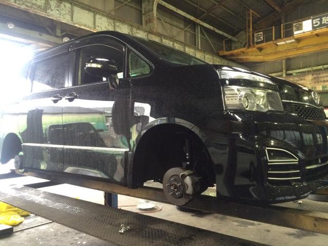 トヨタ　ヴォクシー　タイヤ交換