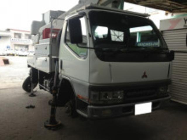 三菱ふそう　キャンター　タイヤ脱着