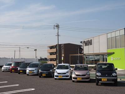 代車も多数ご用意しています。