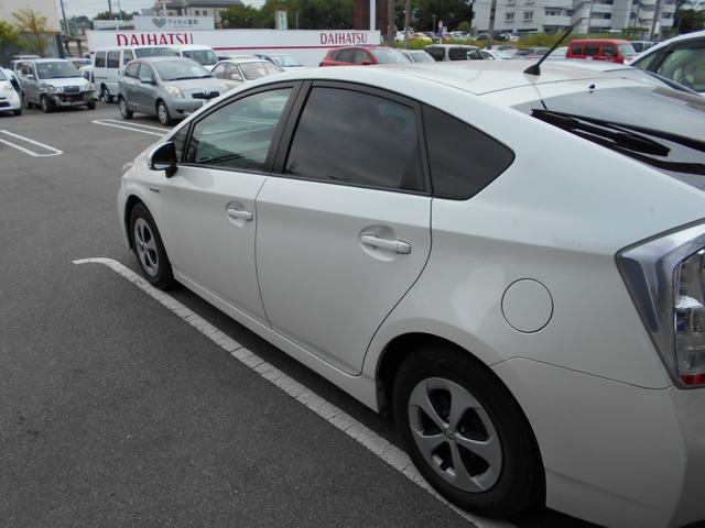 中古車販売 岡崎市　プリウス　
