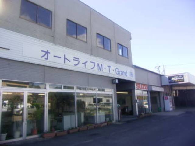 ショールーム入り口です☆販売も車検もパーツもお任せ下さい！！