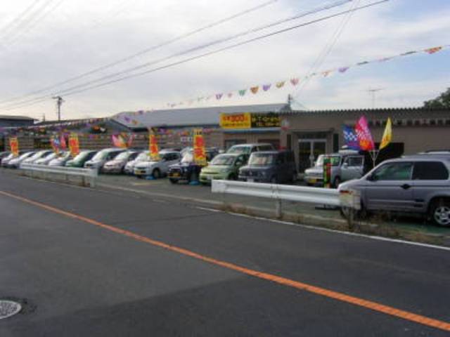 旧国道２３号線沿いに鈴鹿店があります☆格安販売や車検のオーダーもＯＫです☆
