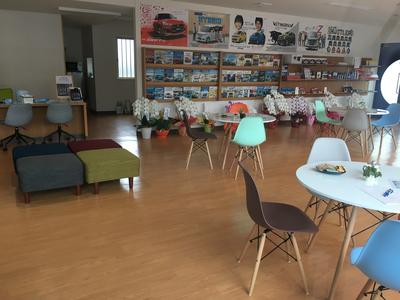 新車ショウルーム！