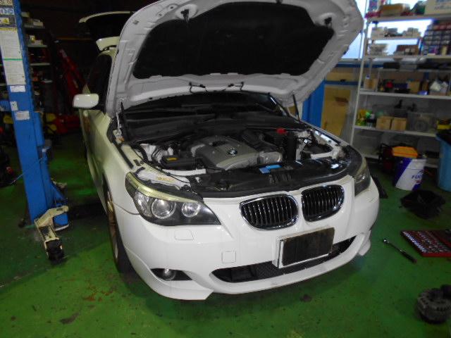 BMW 525　E61　バッテリー警告灯　オルタネーター　愛知県　小牧市　外車の修理はワイエスオートサービス