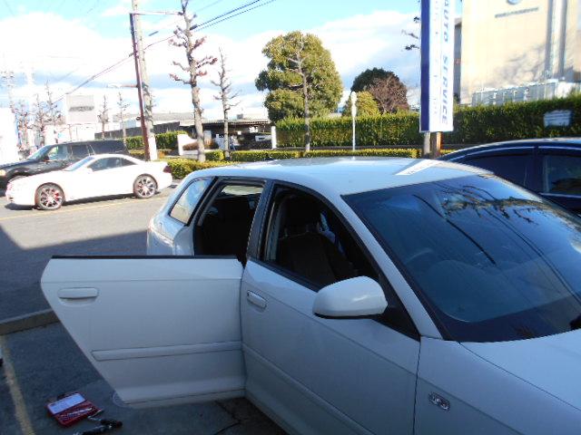 アウディ　A3　パワーウィンドウ故障　閉まらない　愛知県　小牧市　外車の修理はワイエスオートサービス