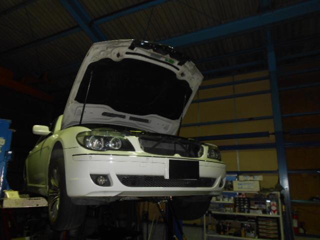 BMW  750  E65　ATF漏れ　圧送交換　愛知県　小牧市　輸入車の修理はワイエスオートサービス